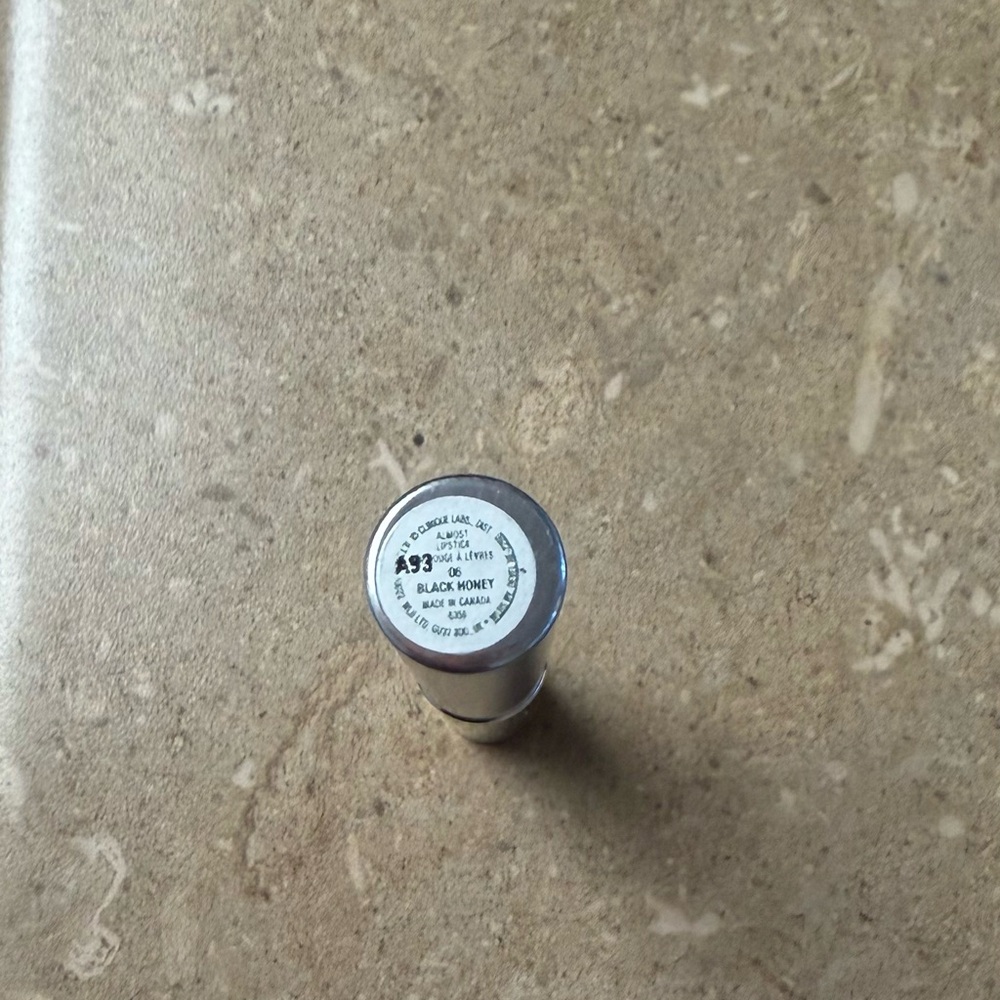 Clinique Almost Lipstick- Black Honey - Picture 5 of 9